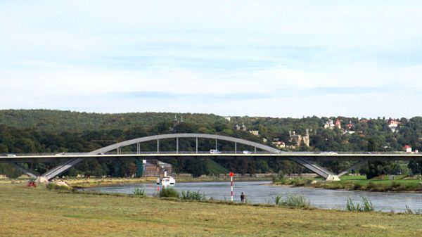 Demo-Geschehen heute auf der Waldschlößchenbrücke