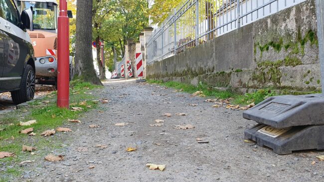 Der Fußweg wird erneuert.