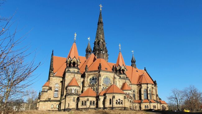 Die Auftaktveranstaltung findet im Gemeindesaal neben der Garnisonkirche statt.