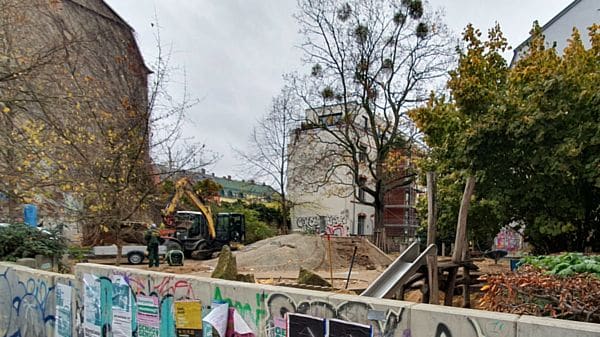 Die Bauarbeiten am Spielplatz Sebnitzer Straße haben begonnen.