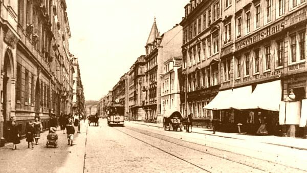 Die Hechtstraße vor rund 100 Jahren, zeitgenössische Postkarte