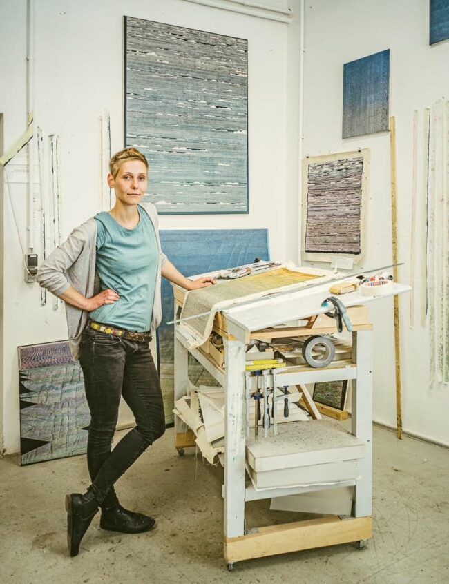 Künstlerin Claudia Kleiner in ihrem Atelier - Foto: Pidelta.de