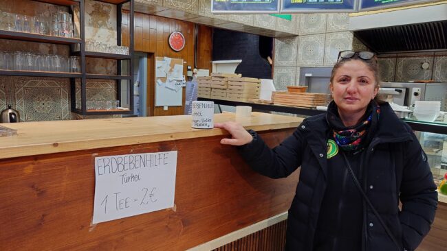 Dürüm-Haus-Chefin Cennet Karabacak sammelt Spenden für die Opfer der Erdbebekatastrophe