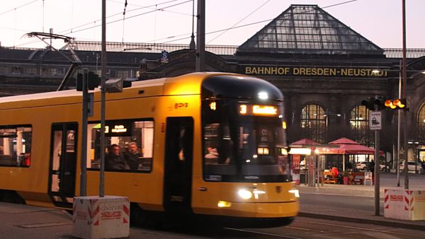 Die neue Bahn am Bahnhof Neustadt.