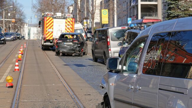 Schwerer Unfall auf der Königsbrücker Straße. Foto: Roland Halkasch
