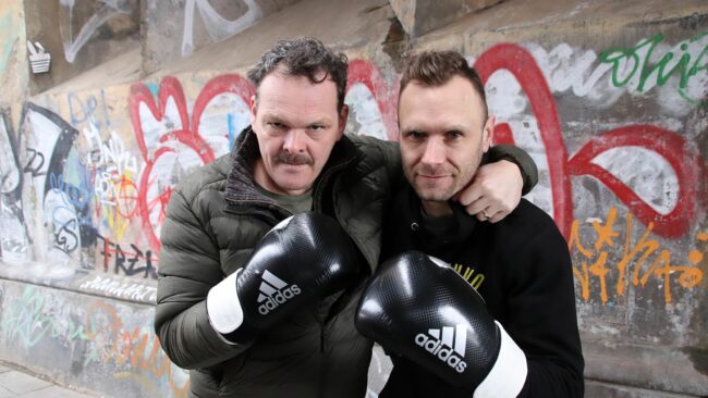 Viktor Tremmel in der Hauptrolle (links) mit Regisseur Rolf Höhne an einem der Drehorte des Films.