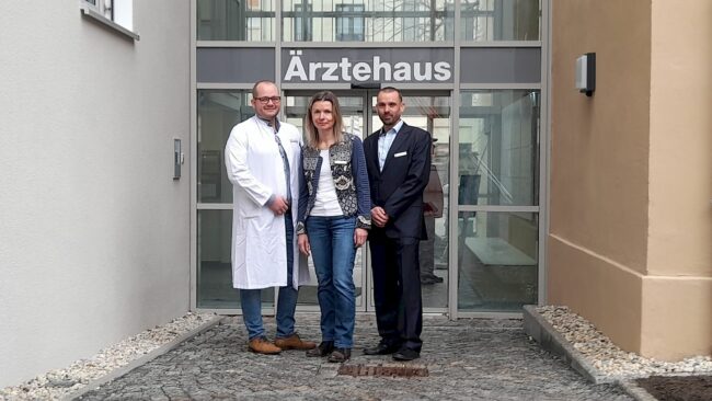 Dr. med. Fabrice Beier (Facharzt für Psychiatrie und Psychotherapie), Beate Gootz (Geschäftsführerin), Dr. Ralf Schönherr (Kaufmännischer Vorstand)