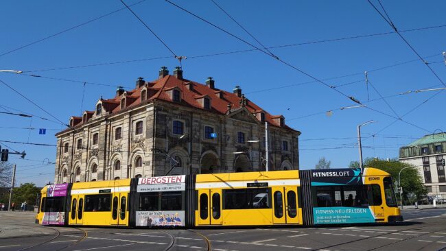 Wegen Bauarbeiten an den Fahrleitungsanlagen am Neustädter Markt und auf der Augustusbrücke werden die Straßenbahnlinien 3, 4, 8 und 9 zeitweise umgeleitet.