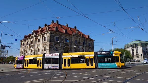 Wegen Bauarbeiten an den Fahrleitungsanlagen am Neustädter Markt und auf der Augustusbrücke werden die Straßenbahnlinien 3, 4, 8 und 9 zeitweise umgeleitet.