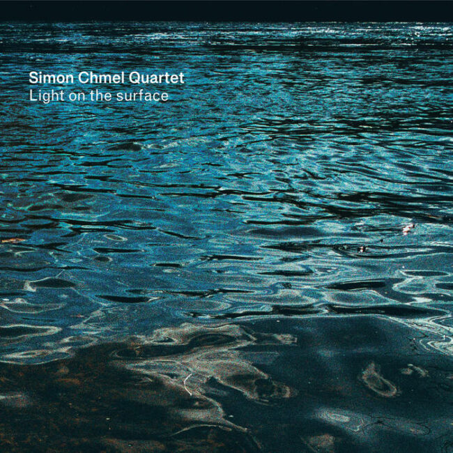 "Light on the Surface" heißt das erste Album vom Simon-Chmel-Quartett.