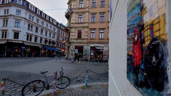 Noch ist es ruhig an dem beliebten Treffpunkt. Aber mit steigenden Temperaturen wird es auch wieder voller an der Ecke.