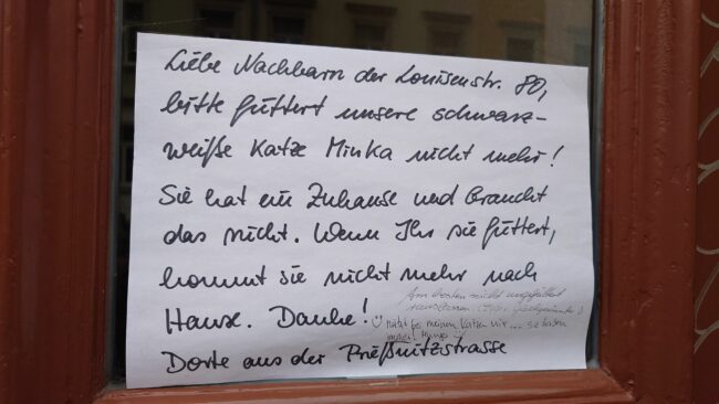 "Bitte nicht füttern"-Hinweis, gesehen auf der Louisenstraße