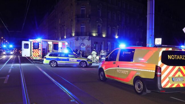 Schwerer Verkehrsunfall auf der Fritz-Reuter-Straße - Foto: Roland Halkasch