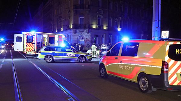 Schwerer Verkehrsunfall auf der Fritz-Reuter-Straße - Foto: Roland Halkasch