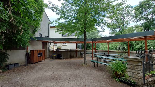 Im Sommergarten des Stadtteilhauses findet eine "Nicht"-BRN statt.