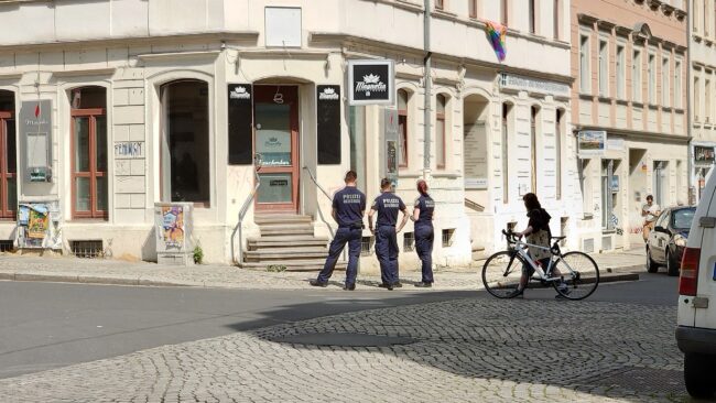 Erfolgreich dem Kommerz ein Ende gesetzt, die Polizeibehörde der Stadt Dresden vertrieb die Nachwuchskapitalisten und später noch ein paar Teppichsitzer.