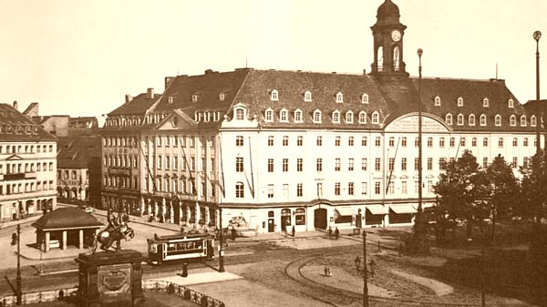 Das Neustädter Rathaus um die Jahrhundertwende.