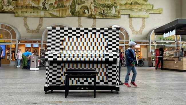 Auch im Bahnhof Neustadt soll wieder ein Klavier stehen. Foto: Klangraum Dresden