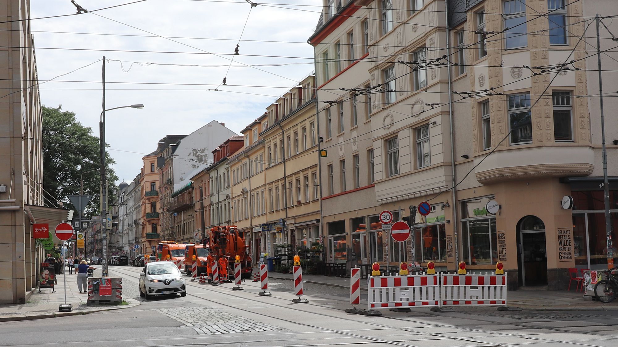 Die Einfahrt in den Bischofsweg von der Königsbrücker Straße aus, ist derzeit nicht möglich. Die Straßenbahnen werden umgeleitet.