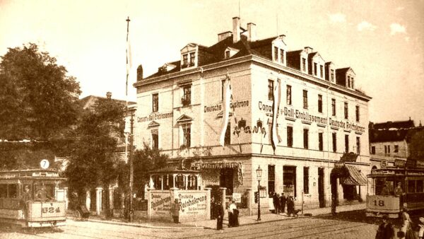 In der Reichskrone, Königsbrücker, Ecke Bischofsweg fanden seinerzeit etliche kommunistische Versammlungen statt. Zeitgenössische Postkarte.