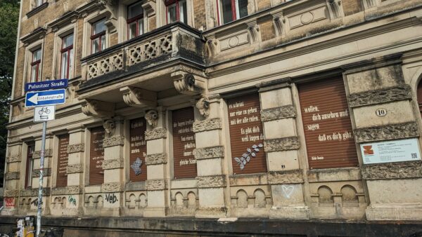 Neu gestaltete Rolläden an der Pulsnitzer Straße - Foto: Madeleine Weis