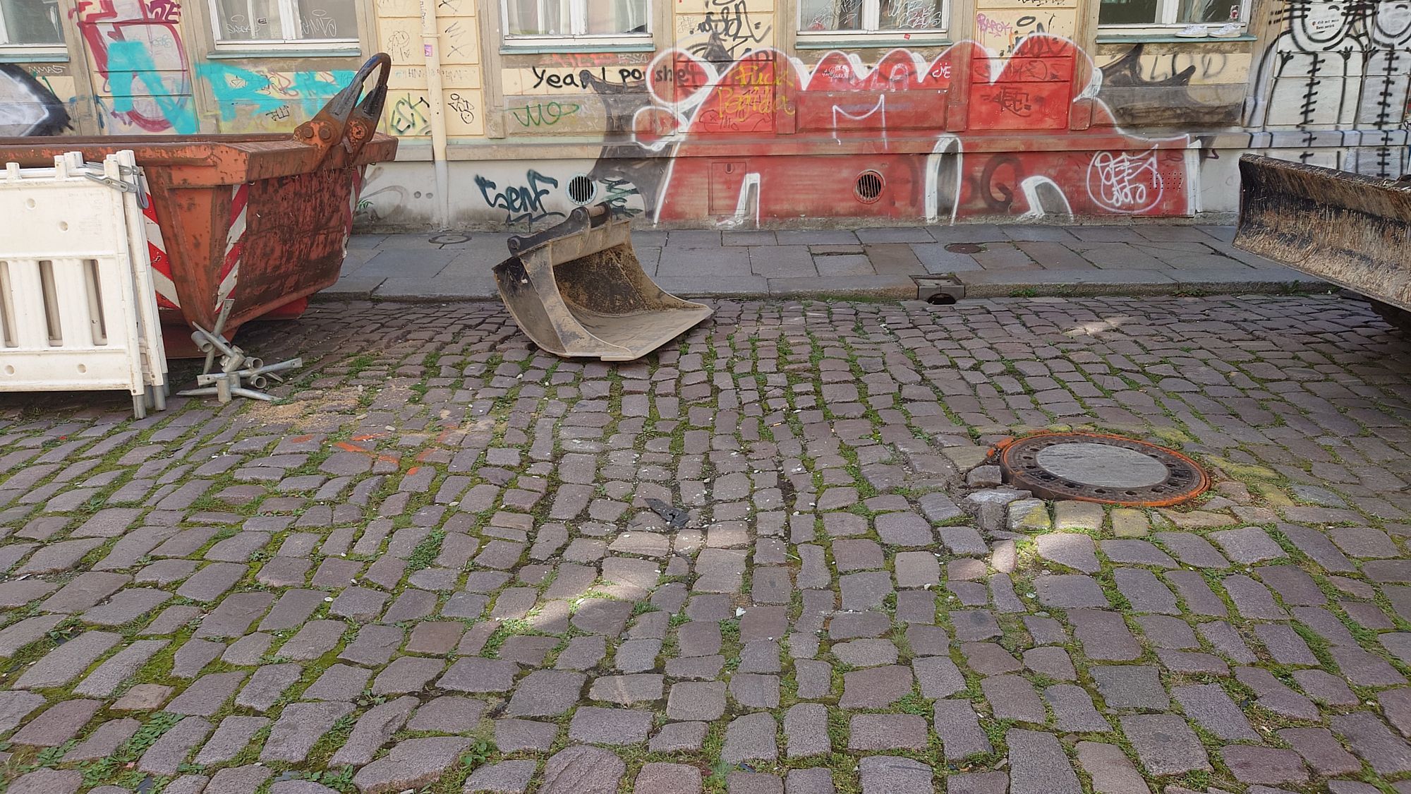 Das Pflaster der Jordanstraße wirft schon Wellen.