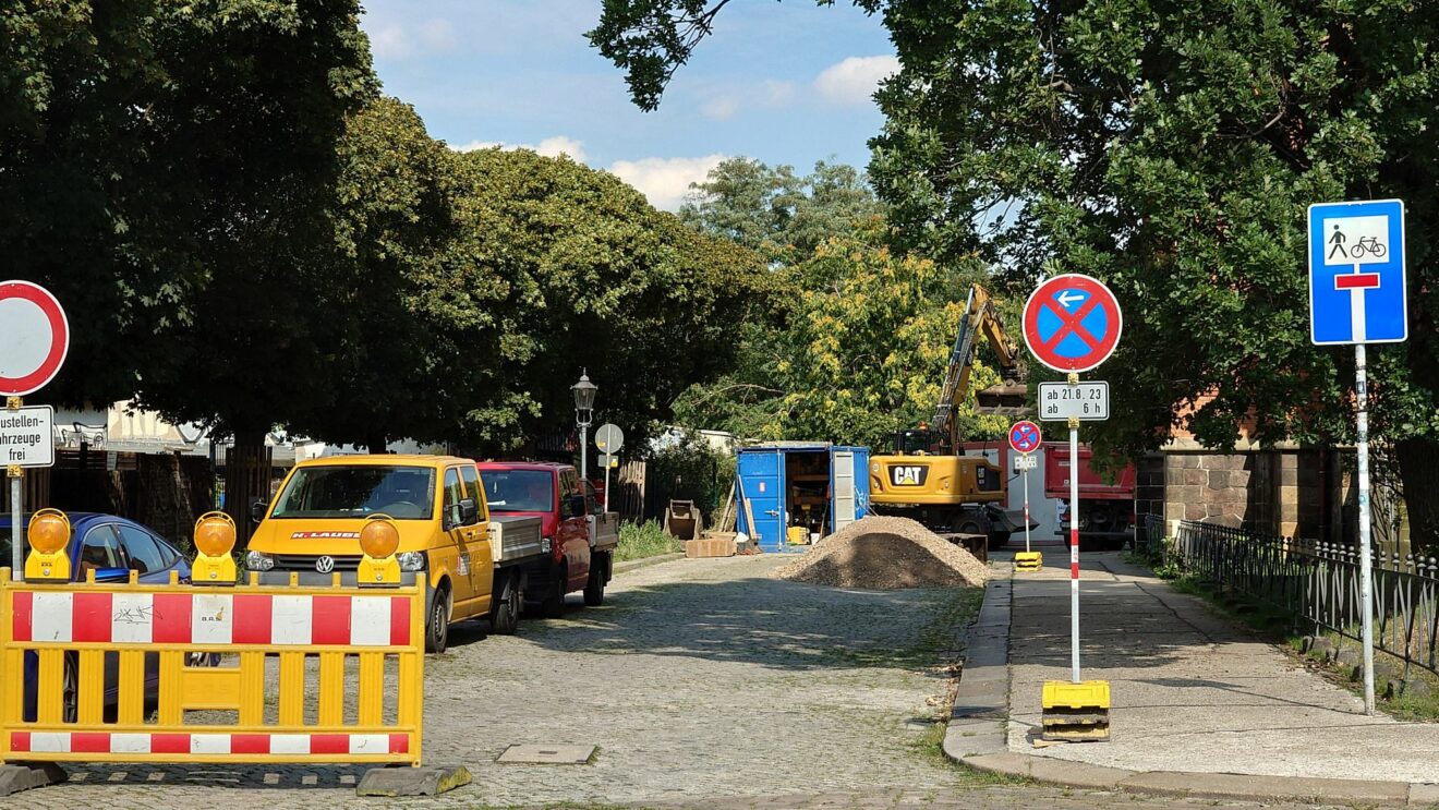 Fußweg am Großenhainer Platz wird repariert.