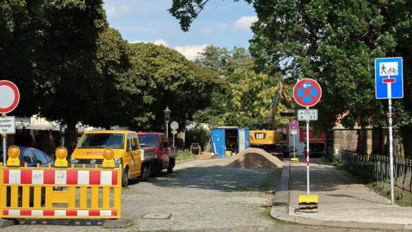 Fußweg am Großenhainer Platz wird repariert.