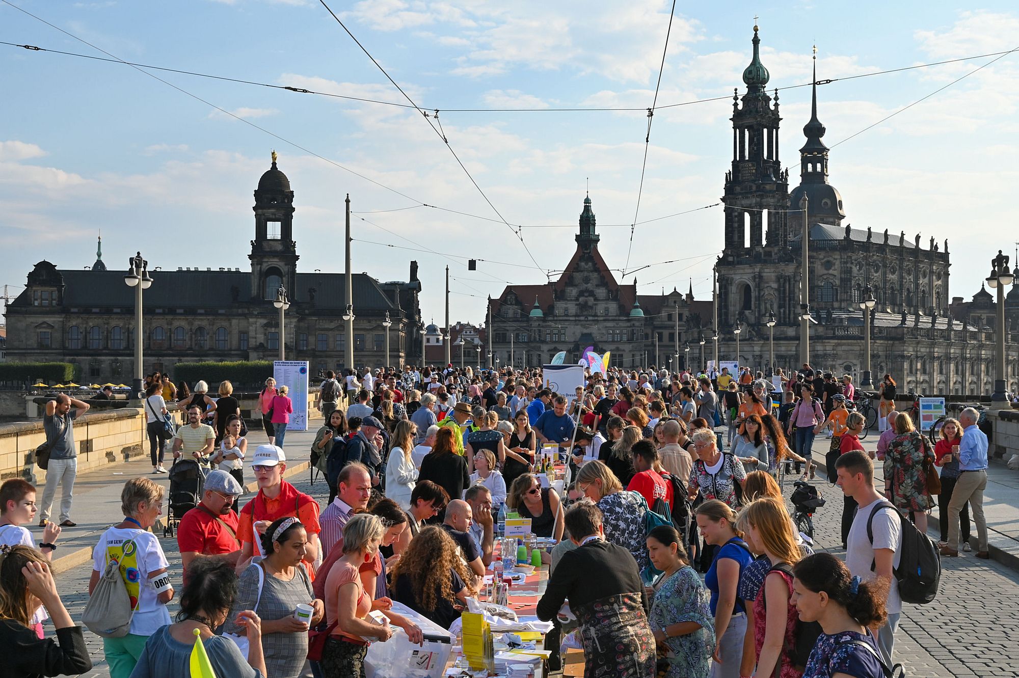 Dresden is(s)t bunt. Am kommenden Montag auf der Augustusbrücke. Foto: Anja Schneider
