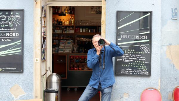 Peter Zuber mit seinem Handwerkszeug an der Ecke Nord.