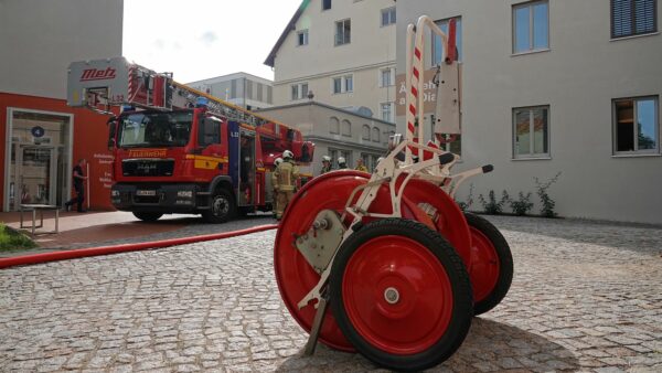 Feuerwehreinsatz auf dem Gelände vom Diakonissenkrankenhaus - Foto: Roland Halkasch