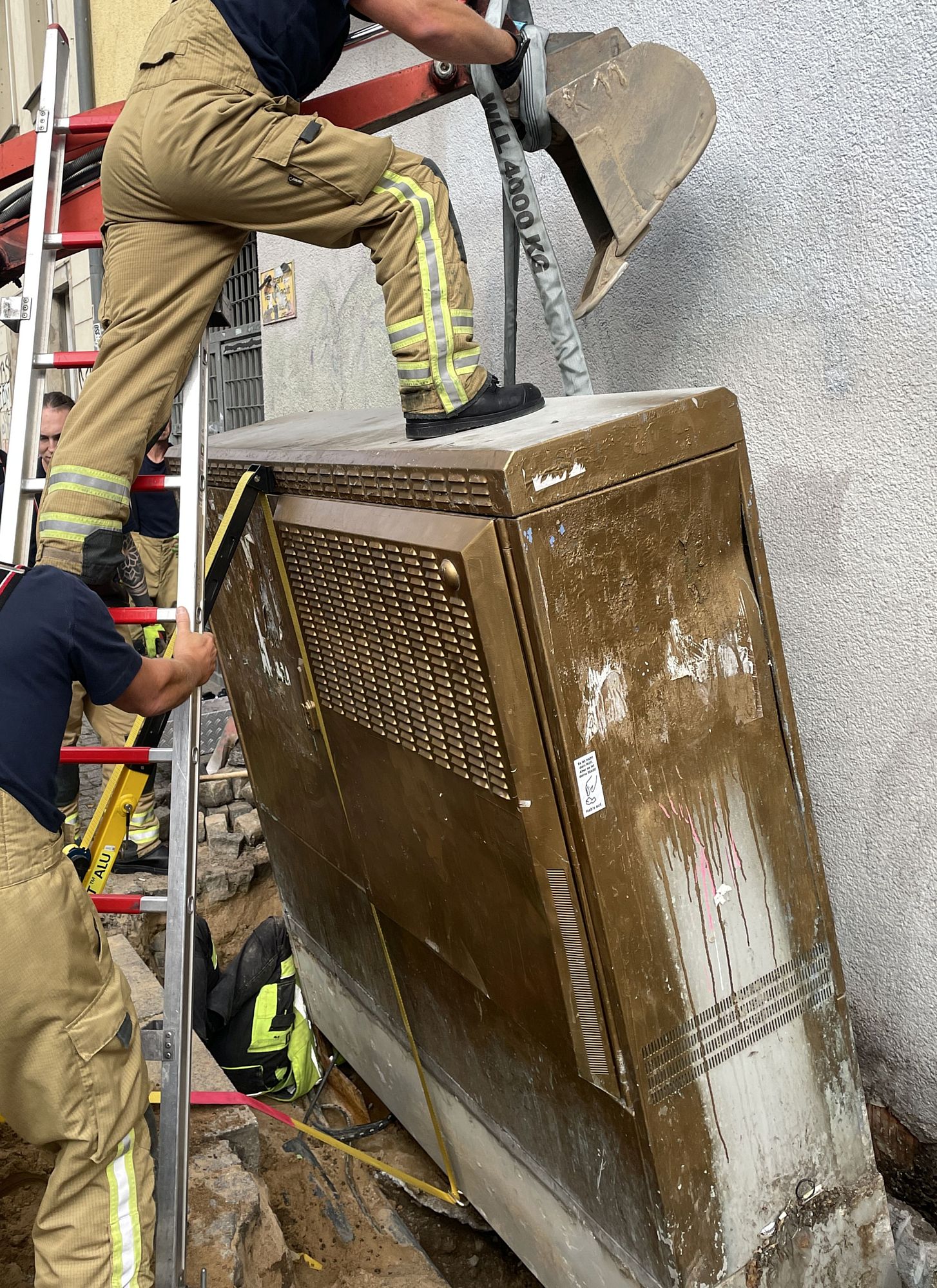 Die Dresdner Feuerwehr konnte den Bauarbeiter aus der misslichen Situation befreien. Foto: Feuerwehr Dresden