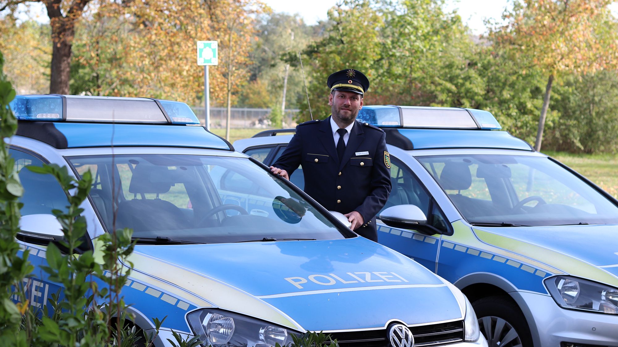 Polizei Neustadt: Die ersten mit neuen Ausweisen