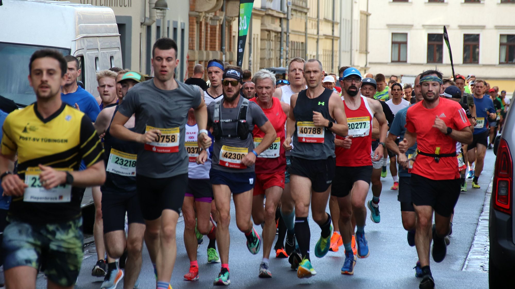 Mehr als 4300 Läuferinnen und Läufer rannten durch die Neustadt.