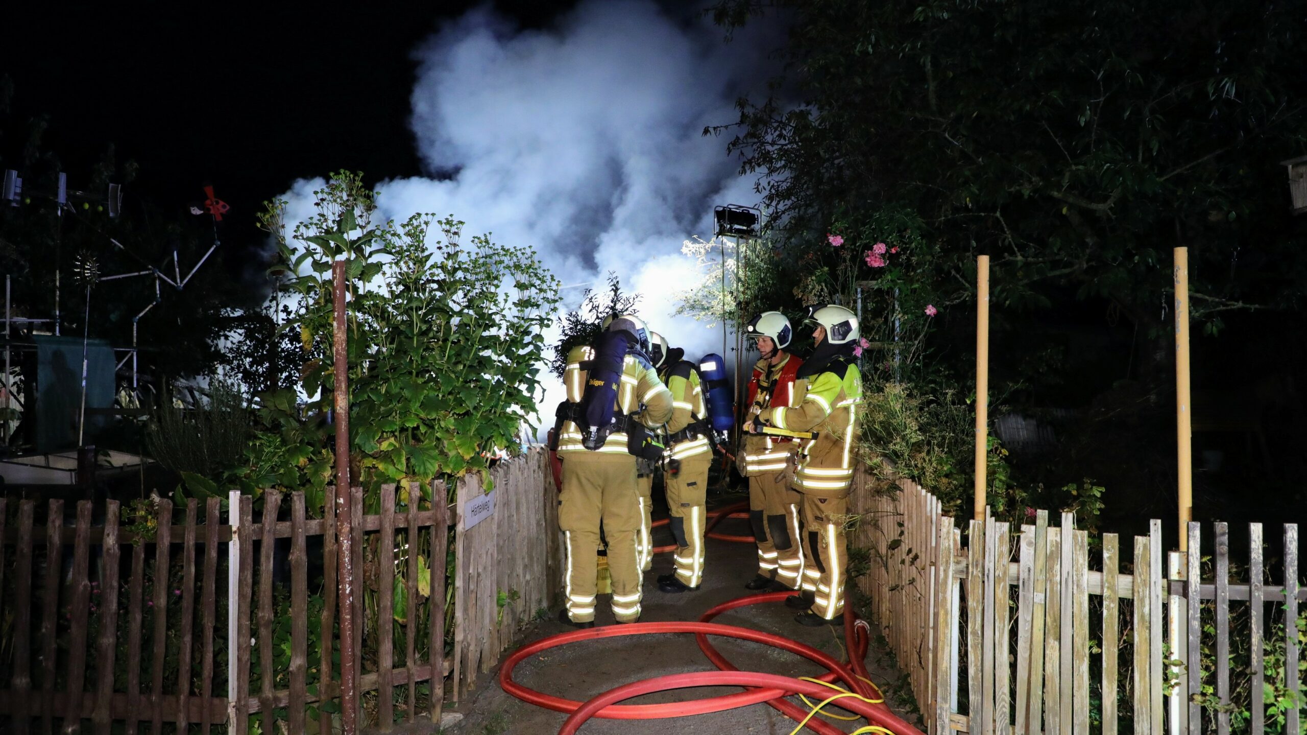 Brand in der Gartensparte "Rudolphia" an der Bärnsdorfer Straße. Foto: Roland Halkasch