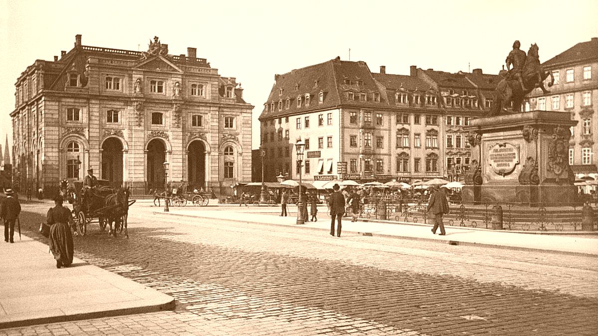 Neustädter Markt um 1910, zeitgenössische Postkarte