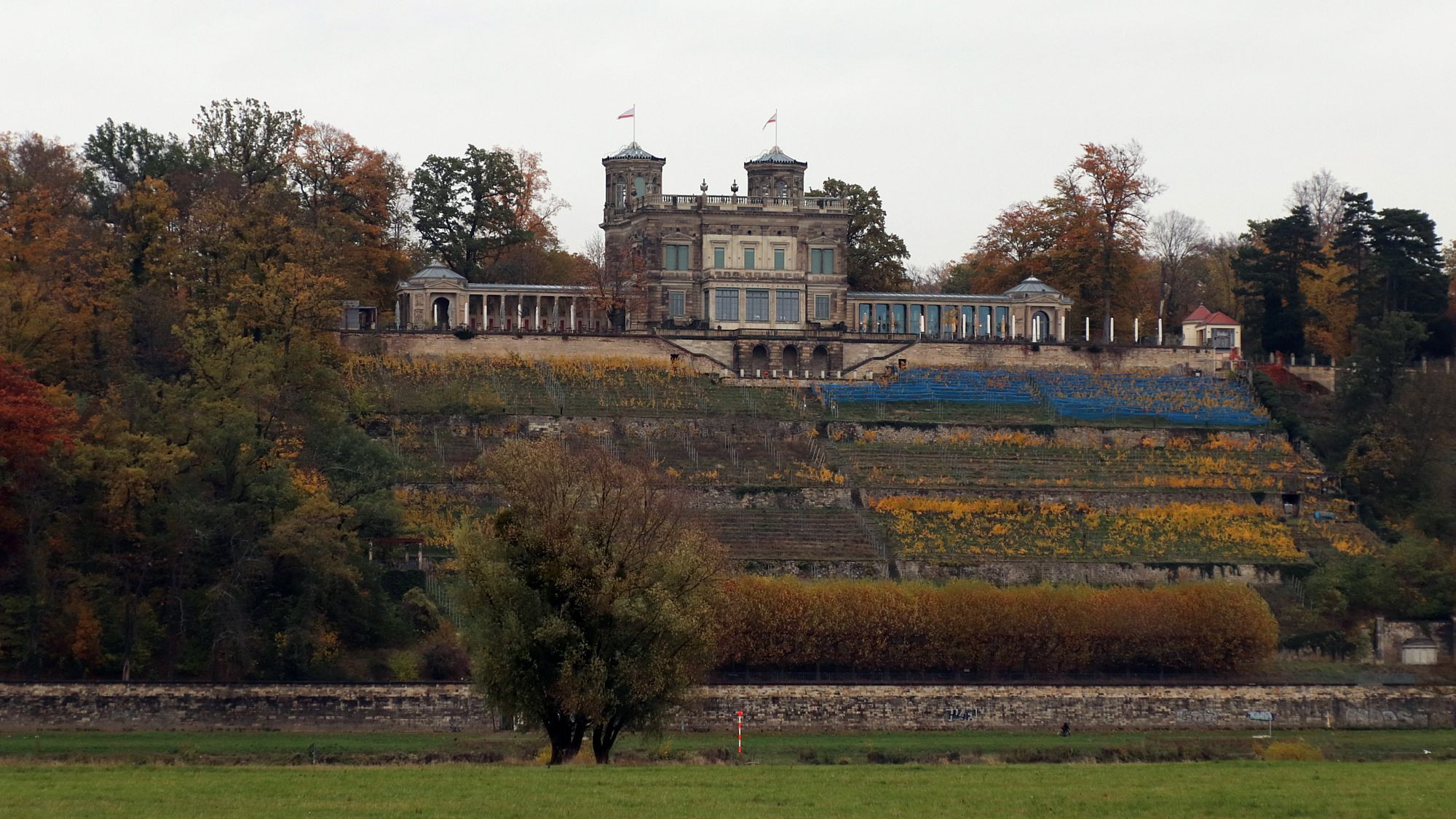 Das Lingner-Schloss ist das mittlere der drei berühmten Elbschlüsser.