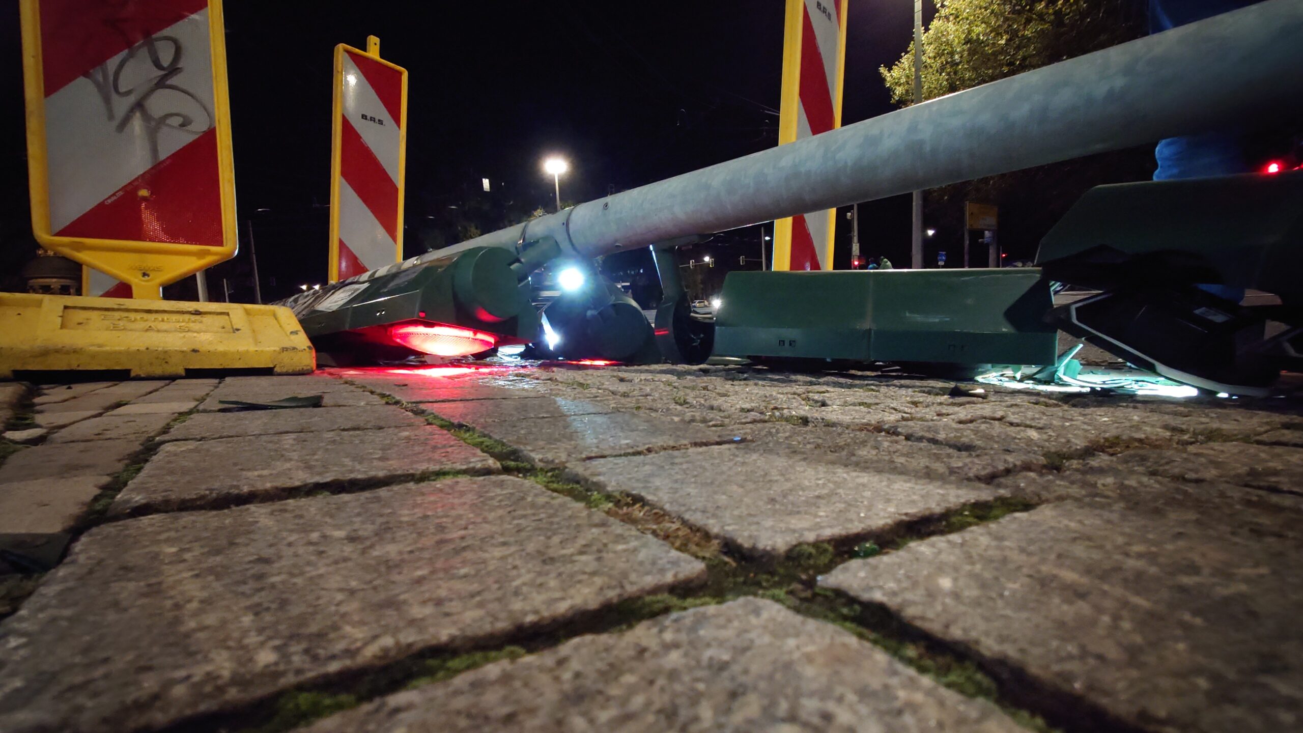 Die liegende Ampel leuchtet noch. 