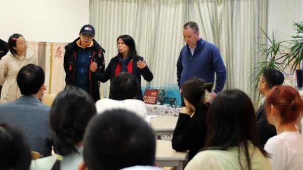 Chinesische Schulklasse zu Besuch in der Dresdner Semper Oberschule auf der Jordanstraße