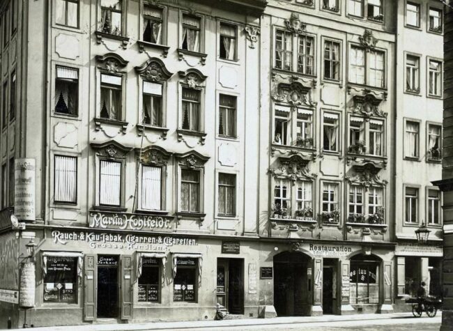 Töpferstraße 1 mit dem Hohlfeldschen Tabakladen, zeitgenössische Postkarte