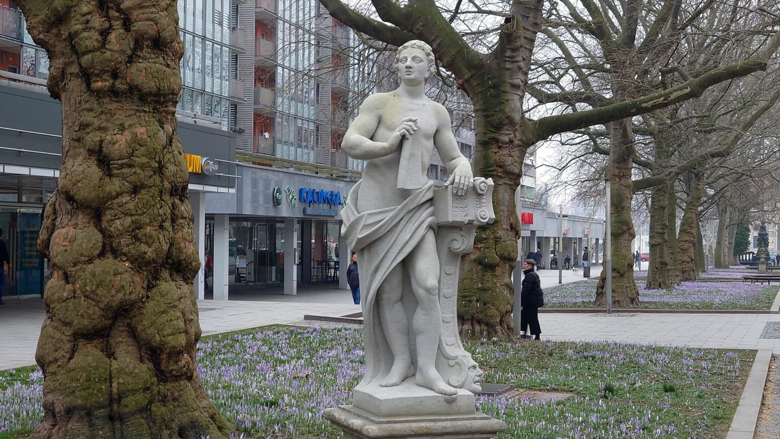 Zwei neue, alte Statuen für die Hauptstraße NeustadtGeflüster
