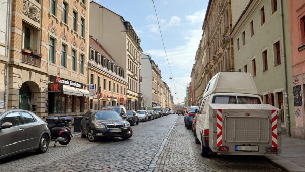 Es geht eng zu auf der Louisenstraße. Foto: Anton Launer