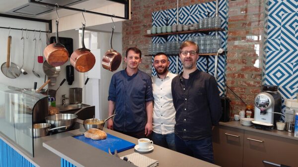 Küchenteam Julian Schneider, Ahmad Mahmud Aldarwish und Andreas Német - Foto: Anton Launer