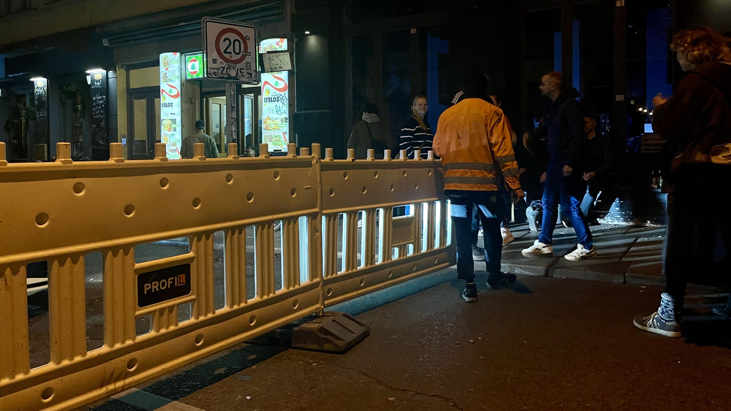 Die Bauaufsicht sperrt die Louisenstraße, die Görlitzer- und die Rothenburger Straße. - Foto: Florian Varga