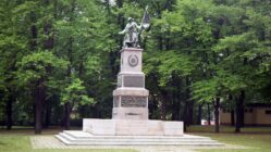 Sowjetisches Ehrenmal am Obrichtplatz - Foto: Landeshauptstadt Dresden
