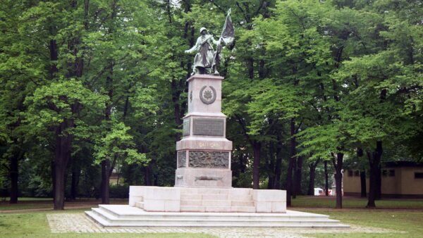 Sowjetisches Ehrenmal am Obrichtplatz - Foto: Landeshauptstadt Dresden