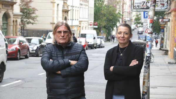 Sind stocksauer wegen des Zeitpunkts der Louisenstraßensanierung: Ferenc Weidel und Ulrike Pasch. Foto: Anton Launer