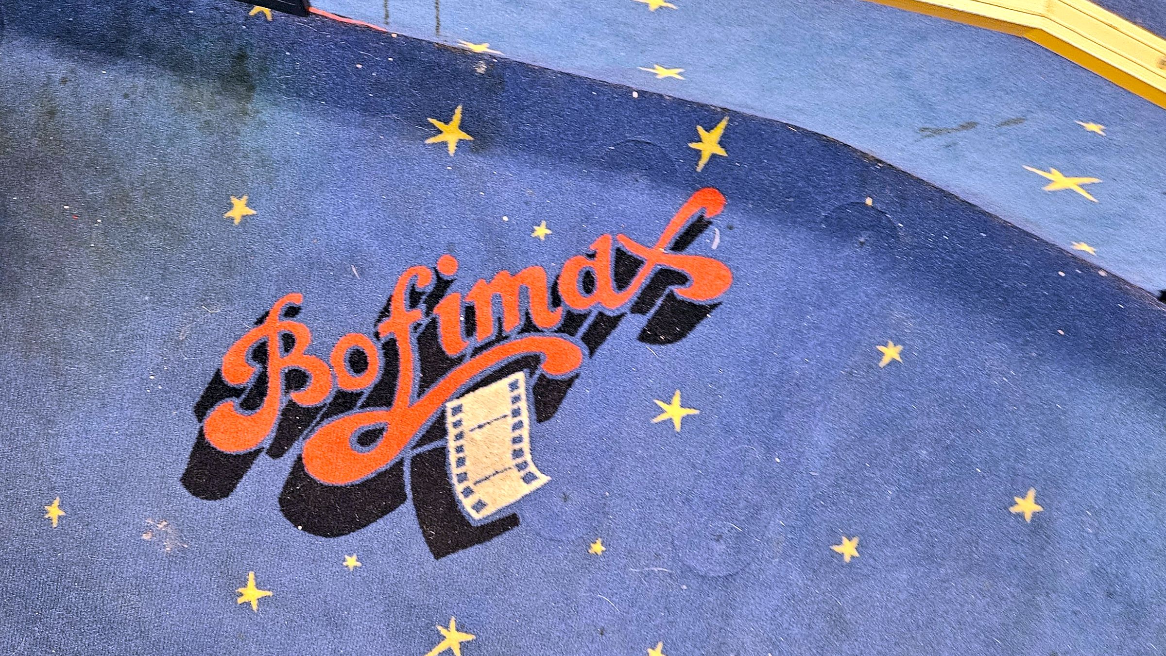 Als Bofimax startete der Multiplex mit sieben Kinosälen. Die Teppichreste erinnern noch daran. Foto: Anton Launer