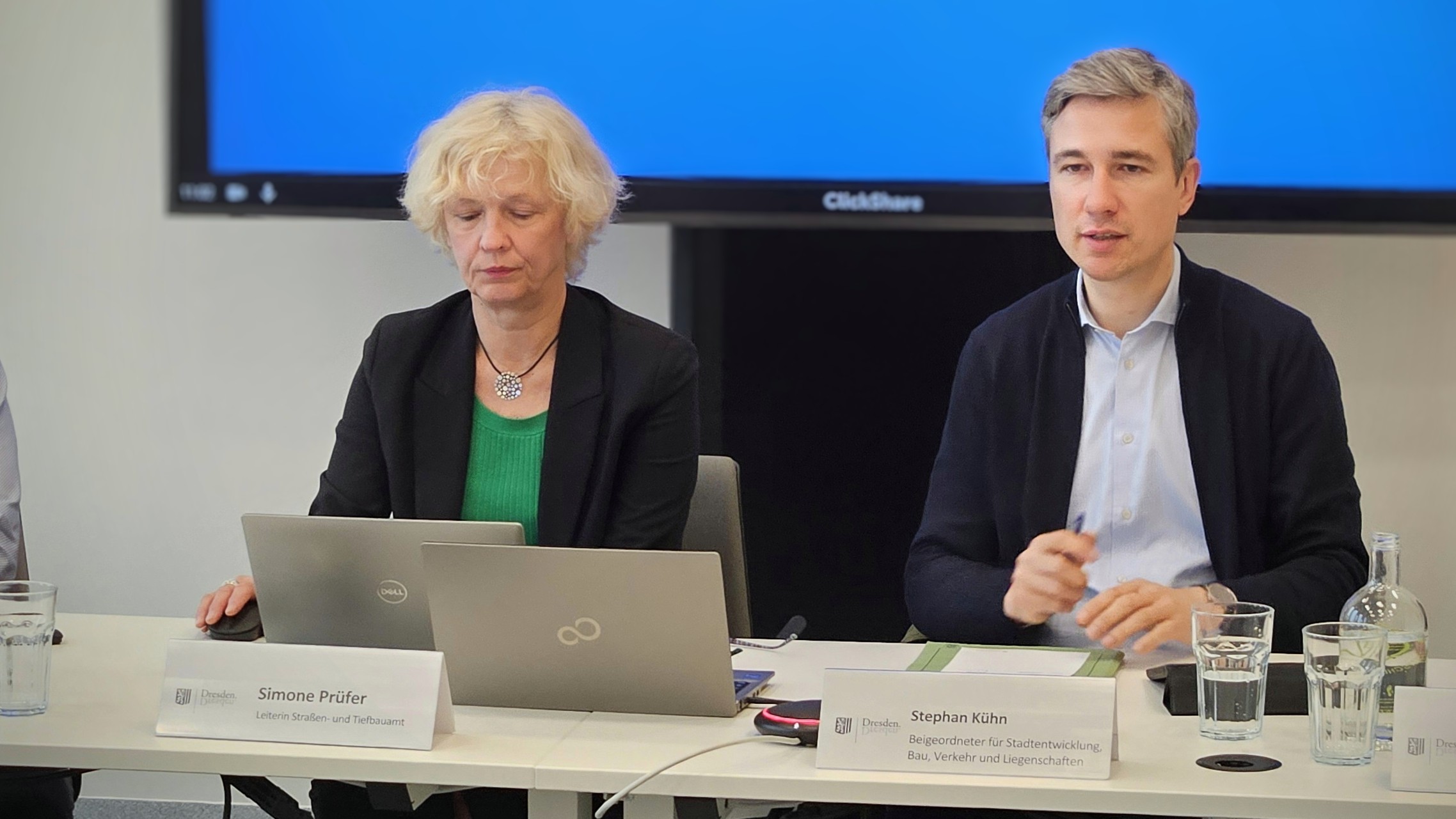 Bauamtsleiterin Simone Prüfer und Baubürgermeister Stephan Kühn stellten die Pläne vor. Foto: Anton Launer 
