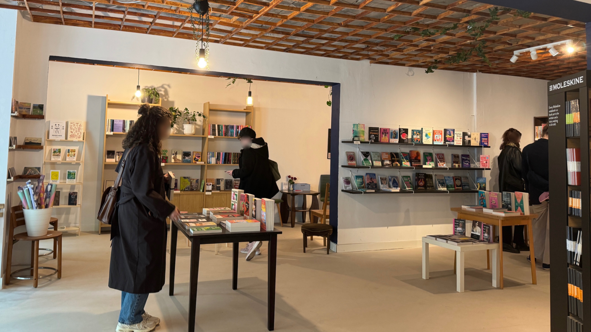 Innenansichten einer Buchhandlung. 